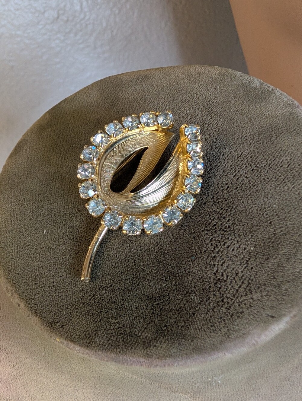Vintage Gold Tone Leaf Crystal Brooch - Floral with Clear Rhinestones Formal